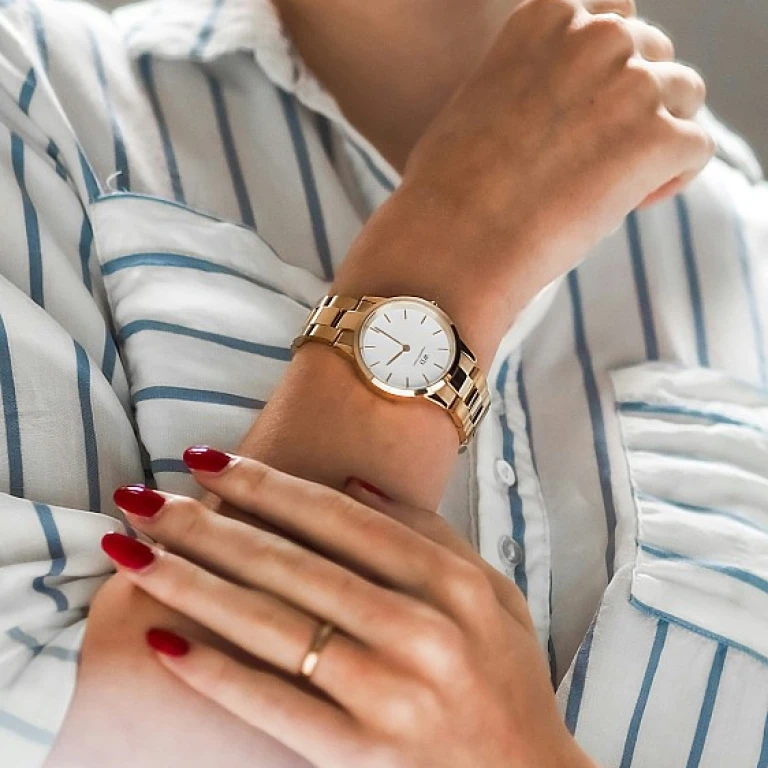 Les montres en argent pour femme : élégance intemporelle